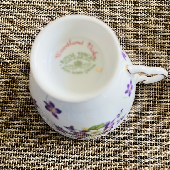 Royal Tuscan Woodland Violet Porcelain Teacup and Saucer Set - Picture 5 of 7